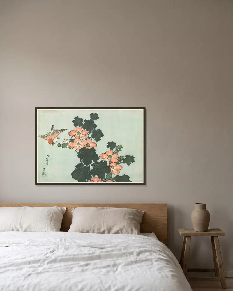 Hibiscus and Sparrow av Katsushika Hokusai inramad på en vägg