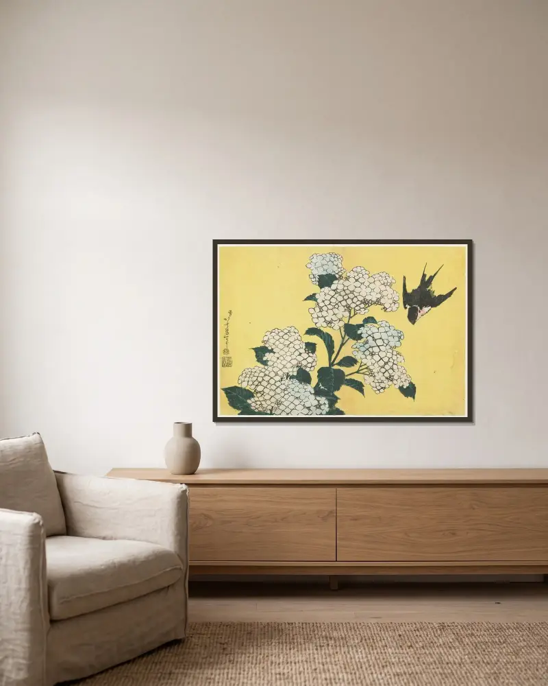 Hydrangeas and Swallow av Katsushika Hokusai inramad på en vägg