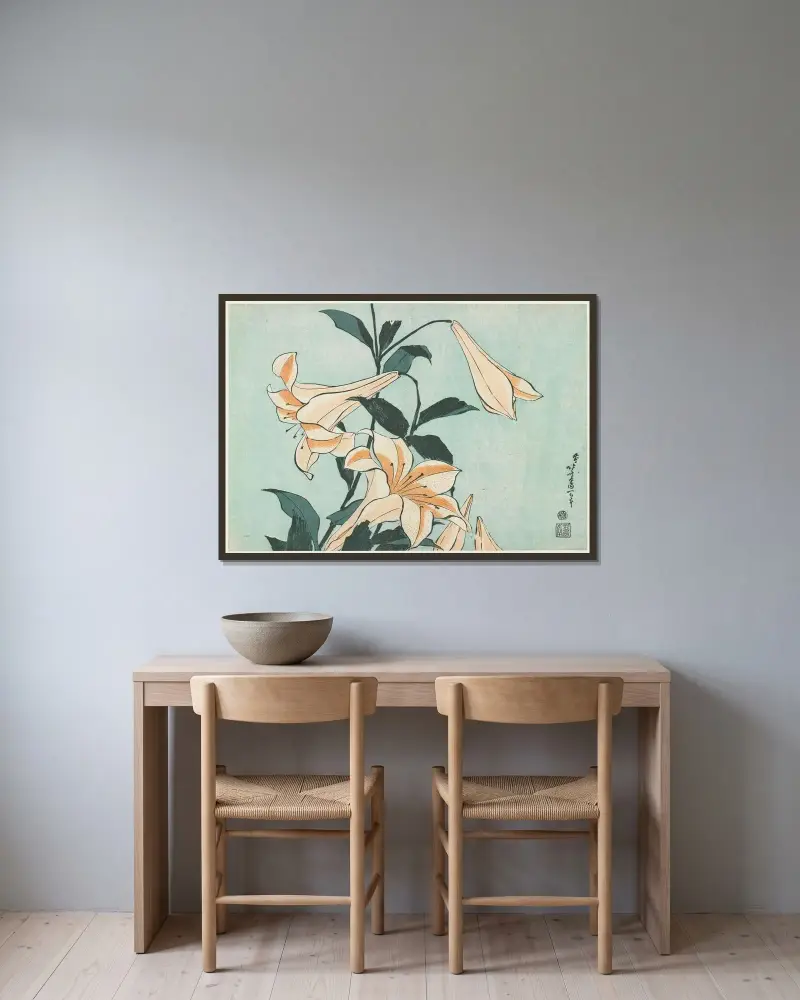 Lilies av Katsushika Hokusai inramad på en vägg