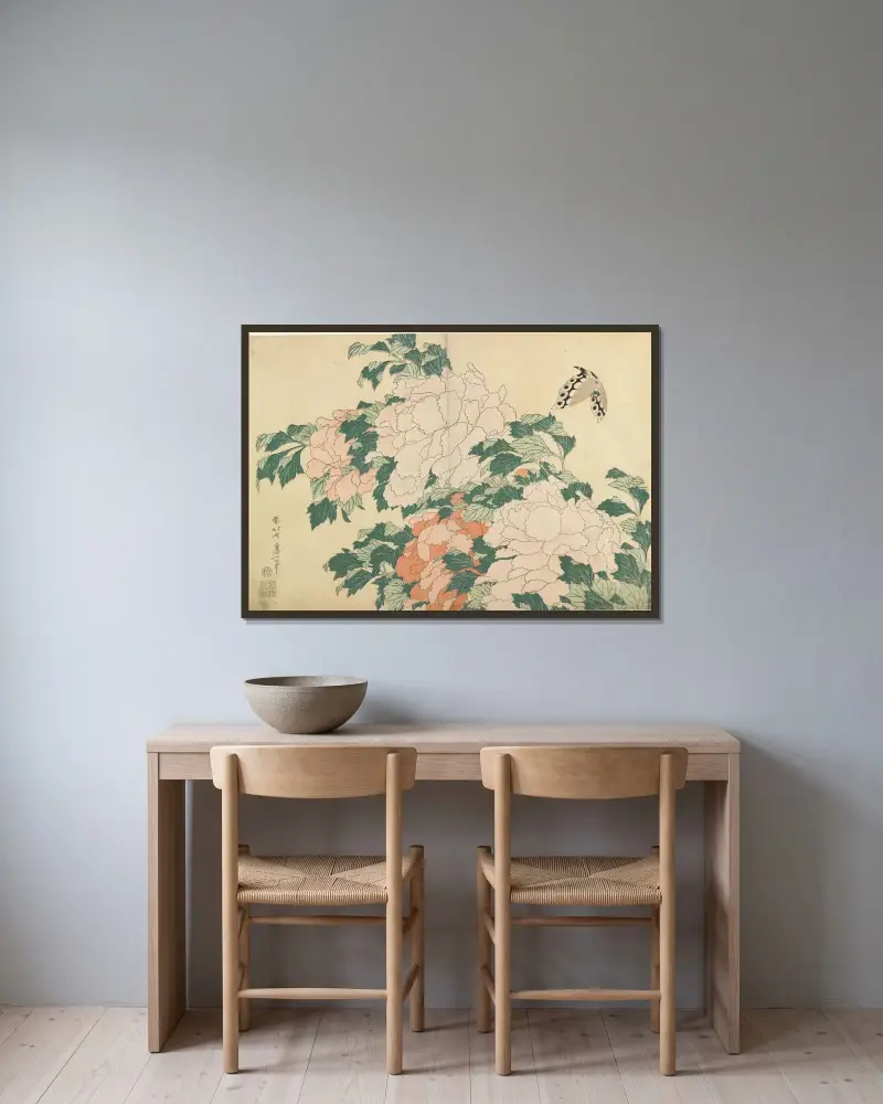 Peonies and Butterfly av Katsushika Hokusai inramad på en vägg