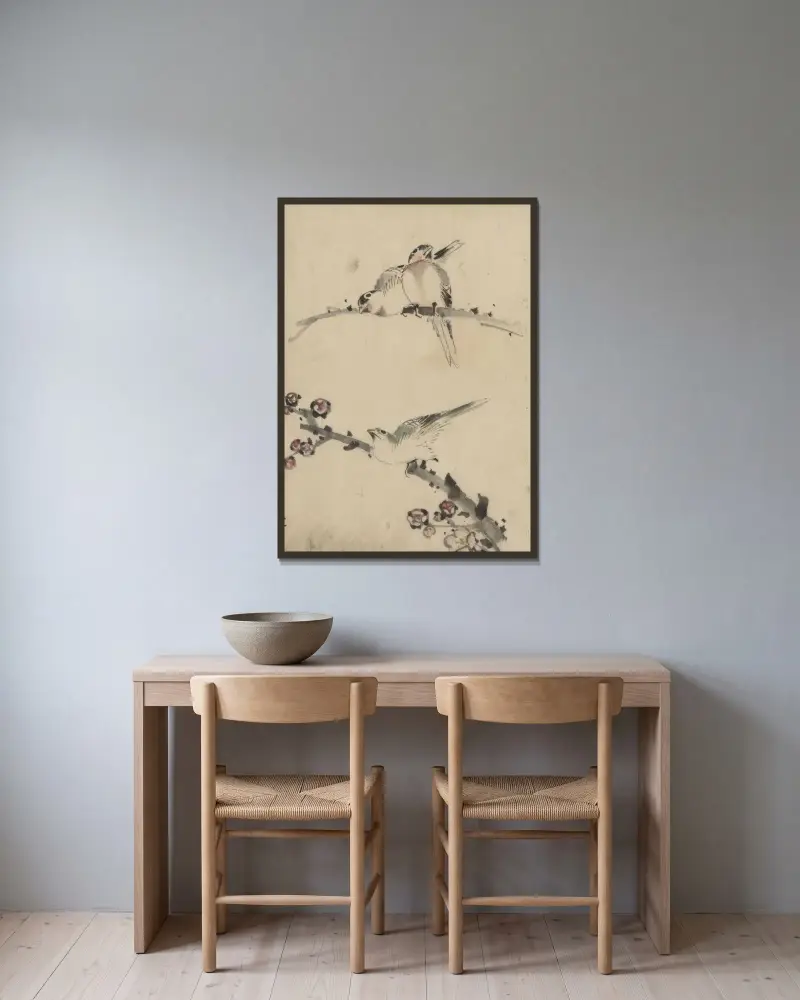 Drei Vögel auf Zweigen, einer mit Blüten von Katsushika Hokusai gerahmt an einer Wand