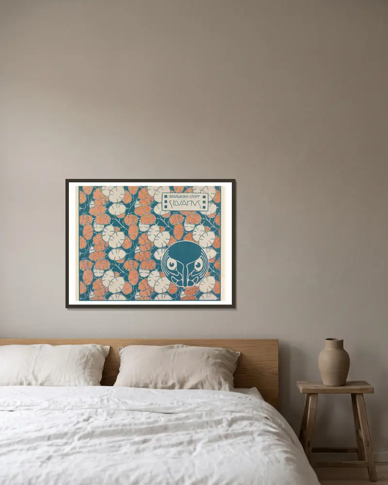 Bedruckter Stoff Silvanus (Silvanus Printed Fabric) av Koloman Moser inramad på en vägg