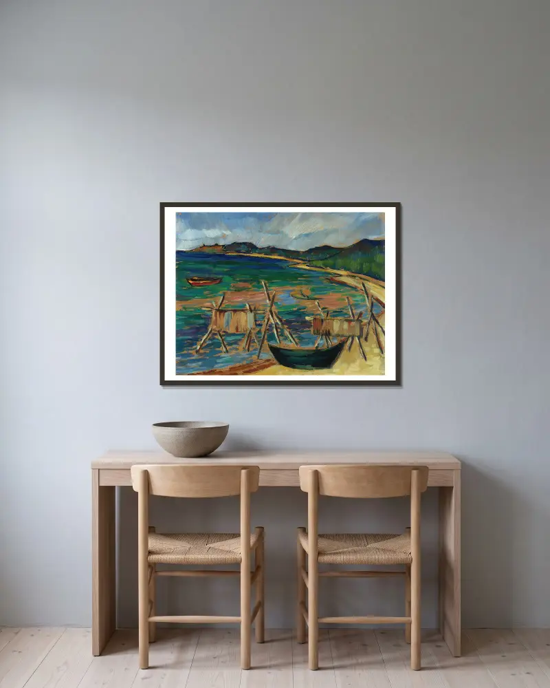 Meeresbucht mit Booten von Konrad Mägi gerahmt an einer Wand
