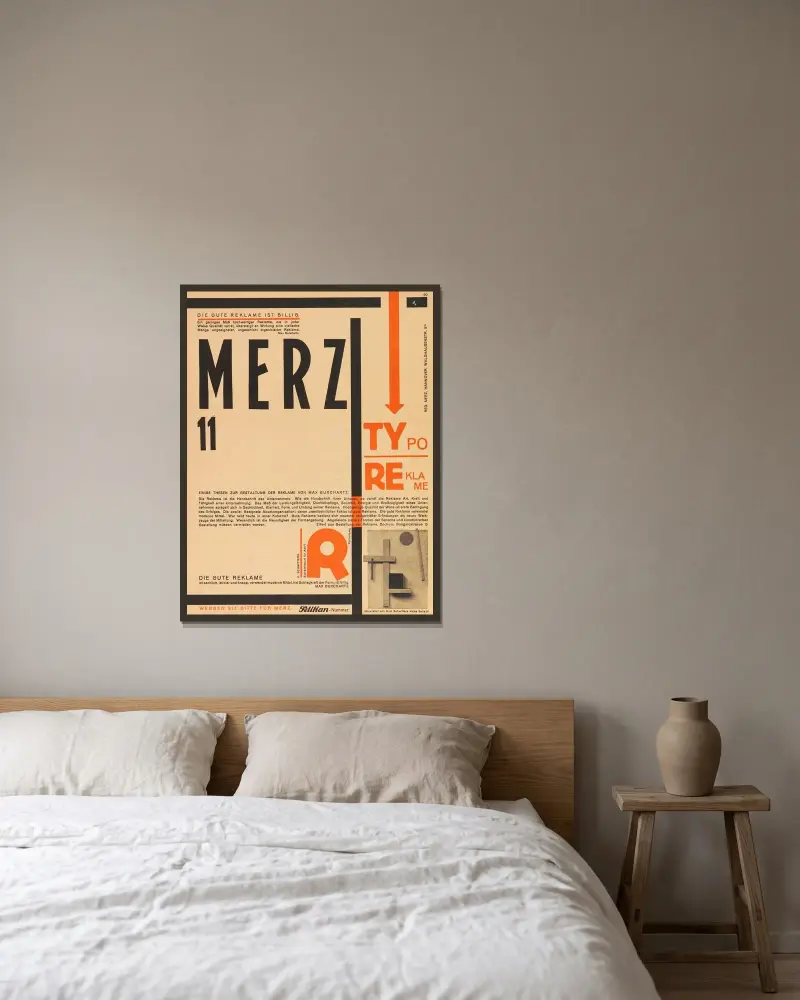 Merz 11. Typoreklame av Kurt Schwitters inramad på en vägg