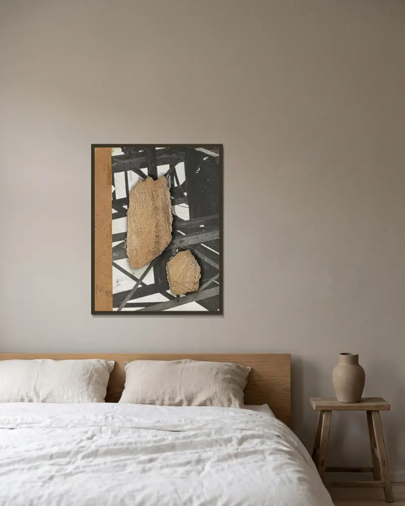 Ohne Titel (Mit Stahlträgerkonstruktion) av Kurt Schwitters inramad på en vägg