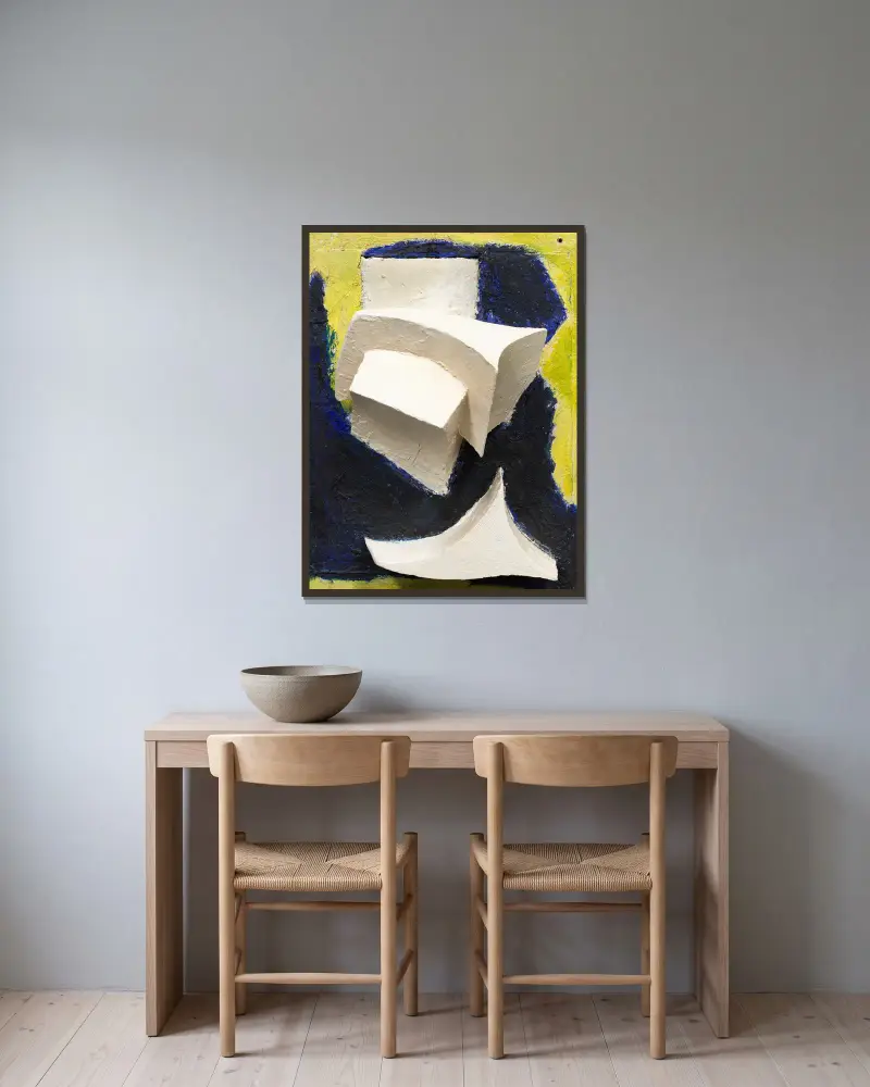 Ohne Titel (Bewegtes Weiss auf Blau und Gelb), 1944 von Kurt Schwitters gerahmt an einer Wand