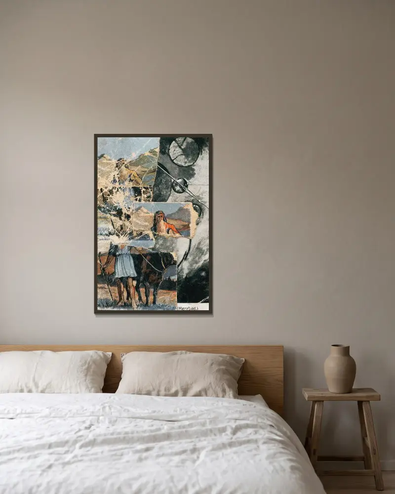 Utan titel (Kollagerad vykort Das Kreisen) av Kurt Schwitters inramad på en vägg