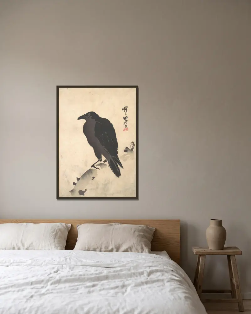 Kråka på trästam av Kawanabe Kyōsai inramad på en vägg