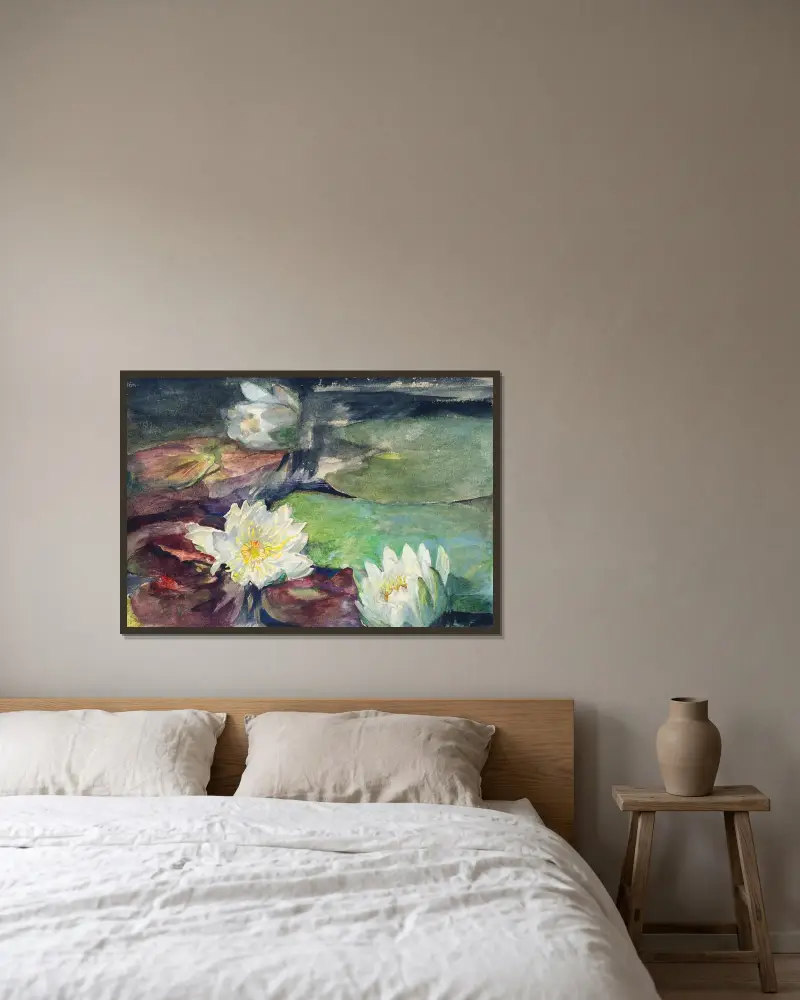 Näckrosor med gröna blad av John La Farge inramad på en vägg