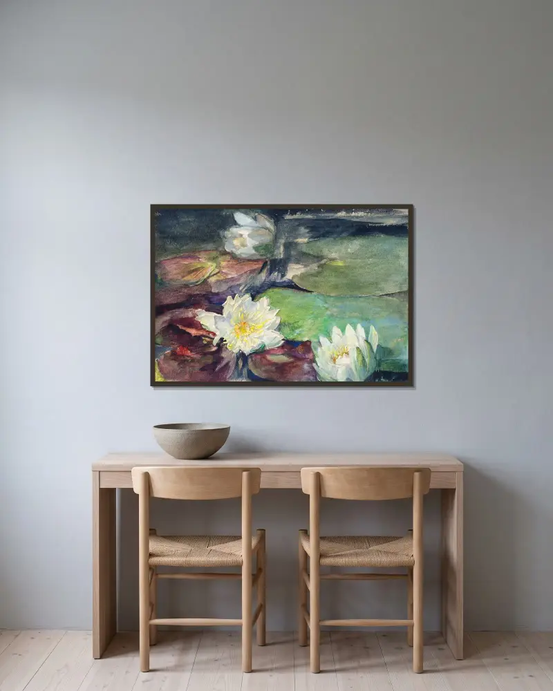 Näckrosor med gröna blad av John La Farge inramad på en vägg