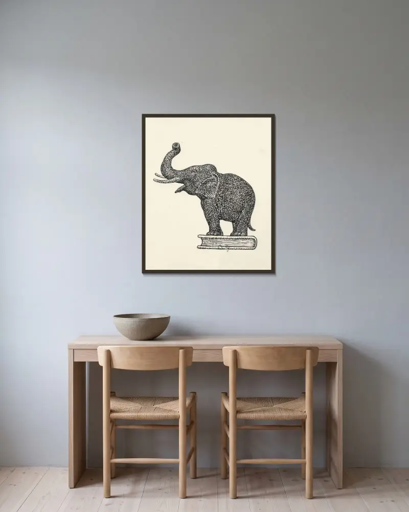 Elefant på bok av Leo Gestel inramad på en vägg
