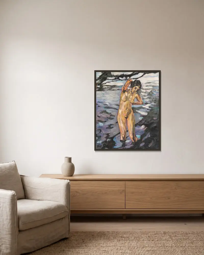 Badande, stående kvinnlig nakenakt av Leo Putz inramad på en vägg