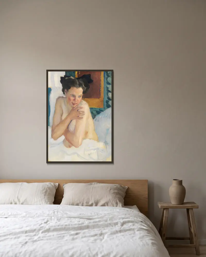 Erwachen (Sitzender Halbakt) von Leo Putz gerahmt an einer Wand