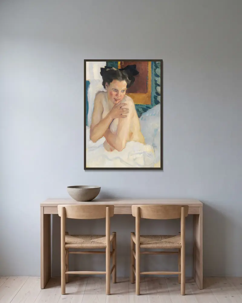 Erwachen (Sitzender Halbakt) von Leo Putz gerahmt an einer Wand