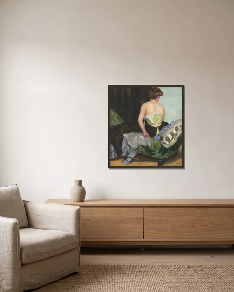 Ryggakt av Leo Putz inramad på en vägg