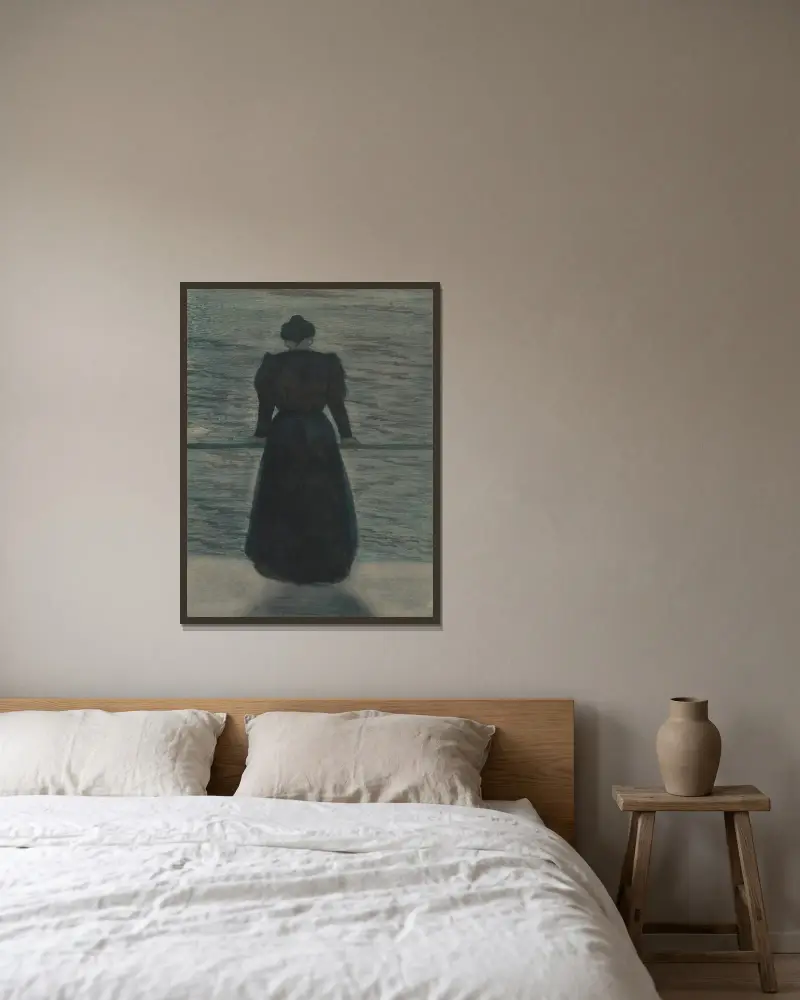 Woman by the Sea av Léon Spilliaert inramad på en vägg