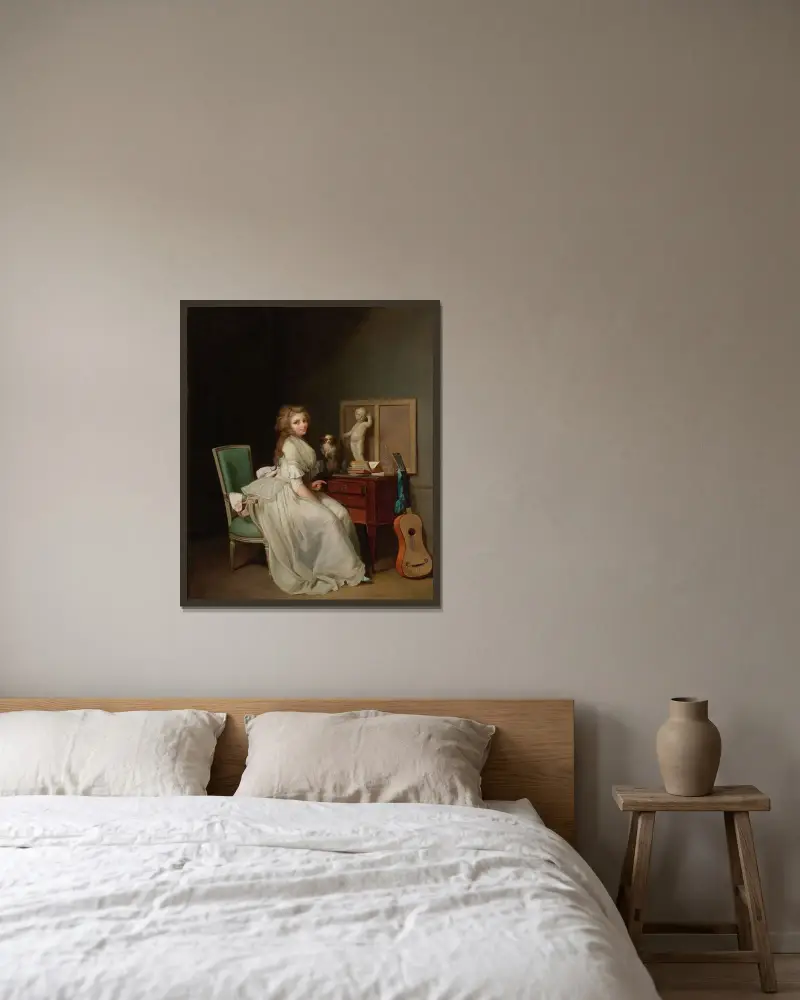 Kvinna i vit klänning sittande vid sitt skrivbord av Louis-Léopold Boilly inramad på en vägg