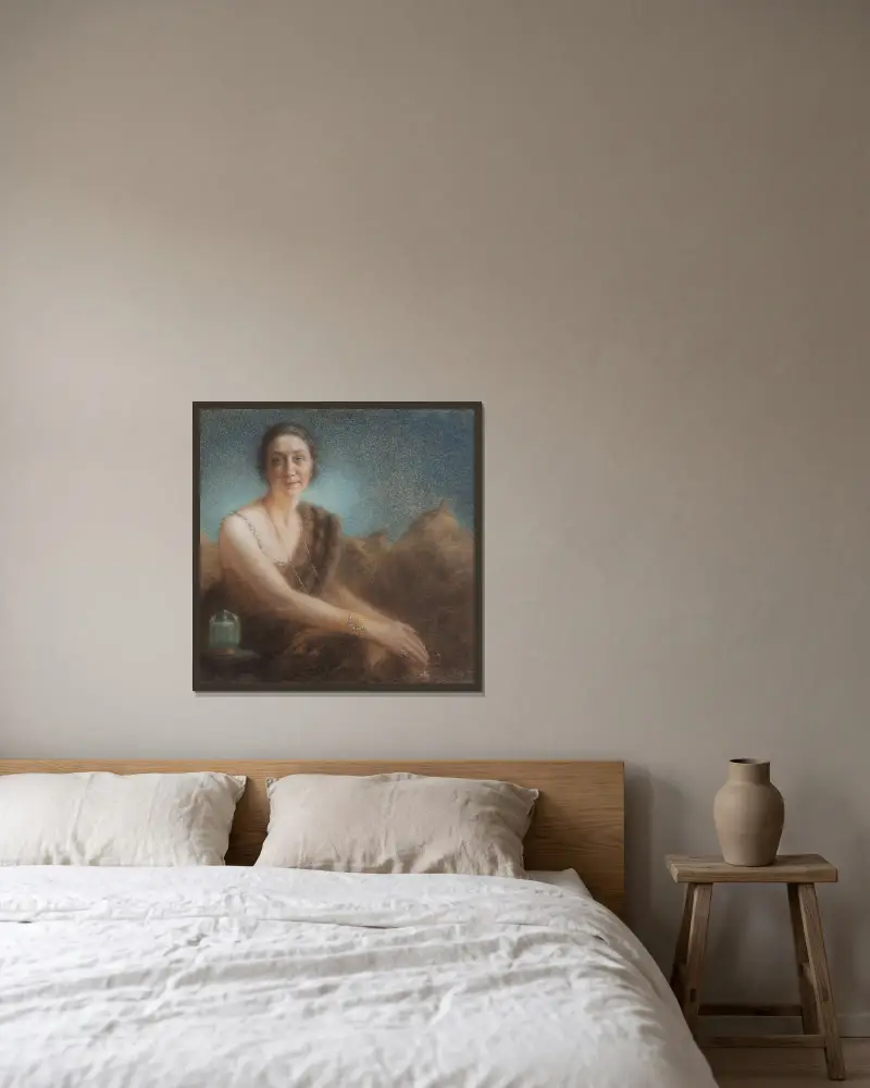 Elegante Frau auf einem Sofa von Lucien Lévy-Dhurmer gerahmt an einer Wand