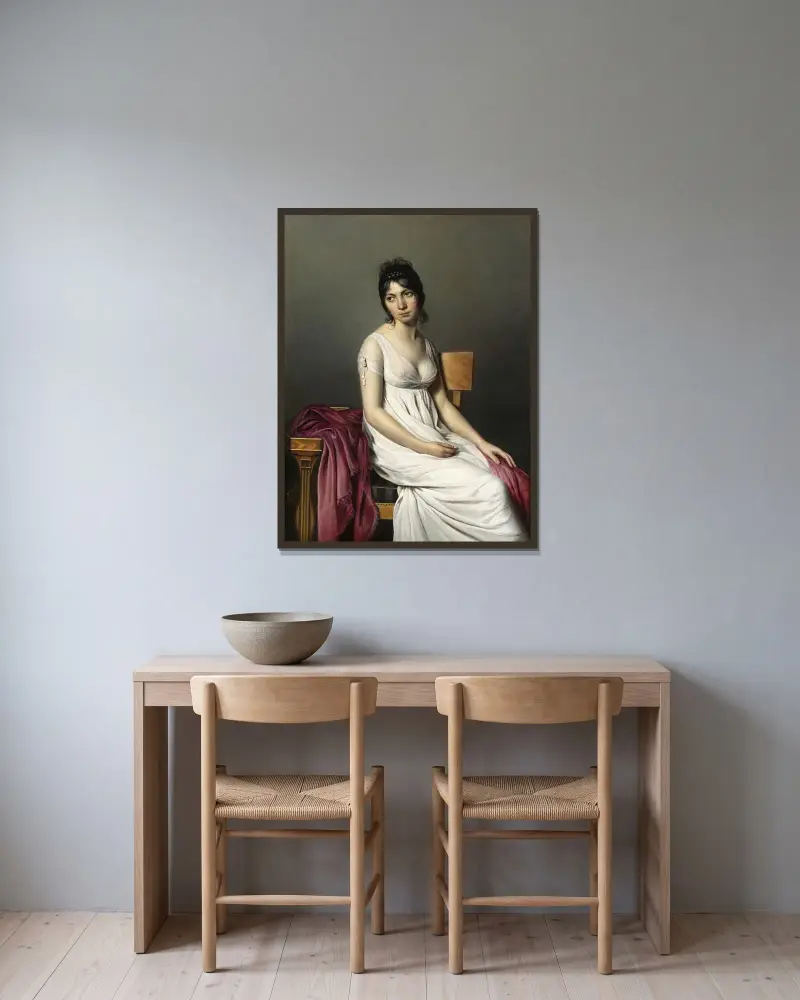 Porträtt av ung kvinna i vitt av Jacques Louis David inramad på en vägg