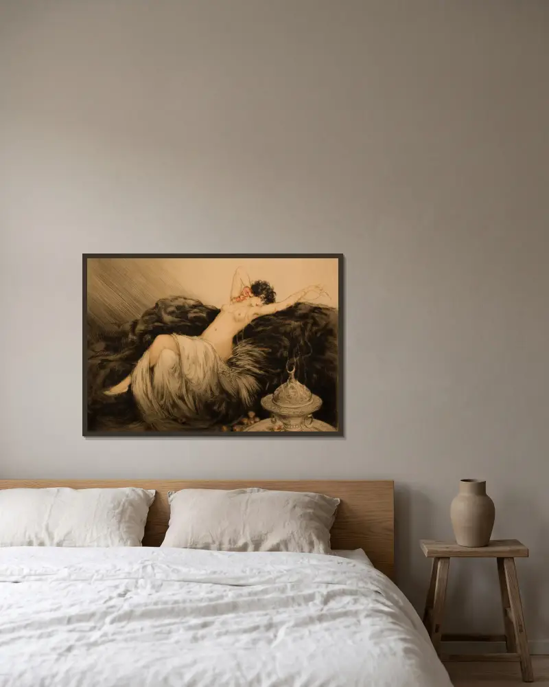 Nude with Black Fur av Louis Icart inramad på en vägg