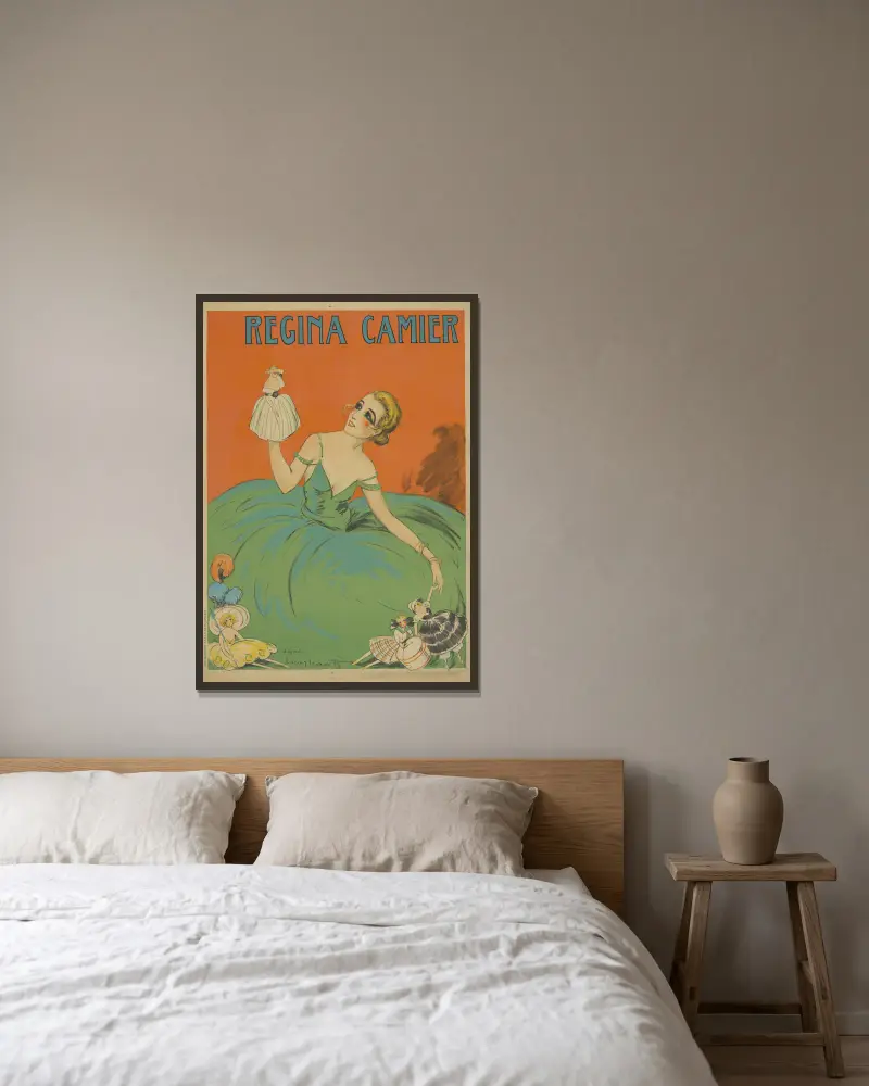 Régina Camier von Louis Icart gerahmt an einer Wand