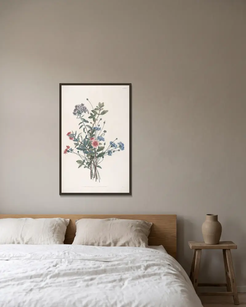 Bukett med rosa pervinca, utbredd flox och blåklint av Jean Louis Prévost inramad på en vägg