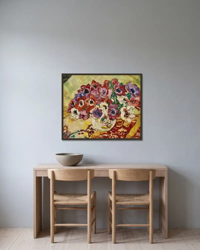 Anemonbukett i vas med fågel mot gul bakgrund av Louis Valtat inramad på en vägg