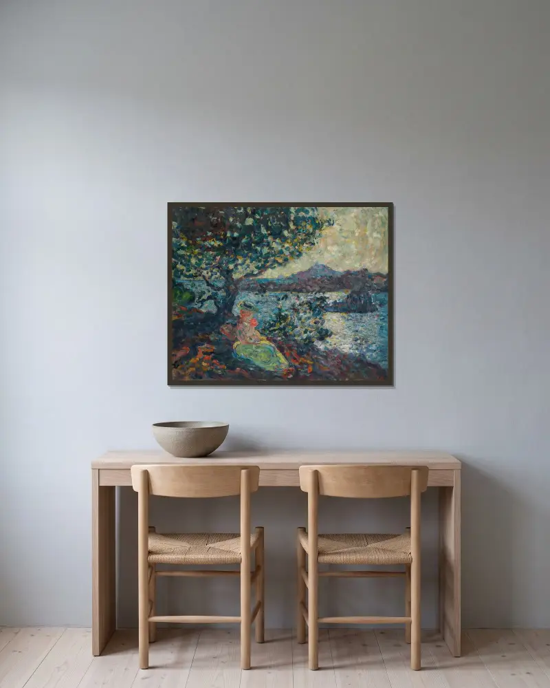Kvinna sittande vid havet av Louis Valtat inramad på en vägg