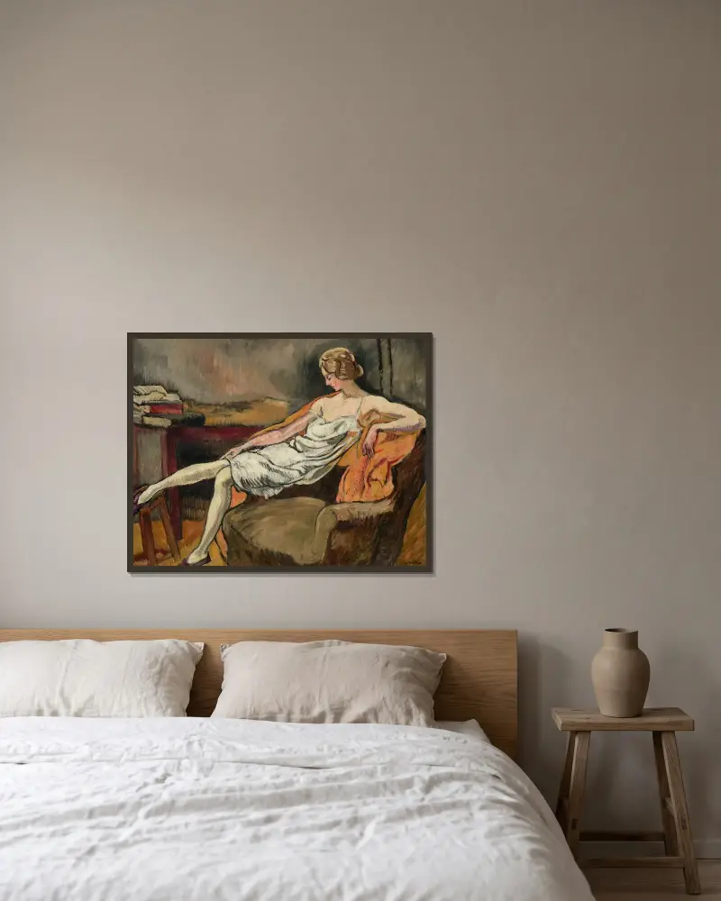 Kvinna i fåtölj av Louis Valtat inramad på en vägg