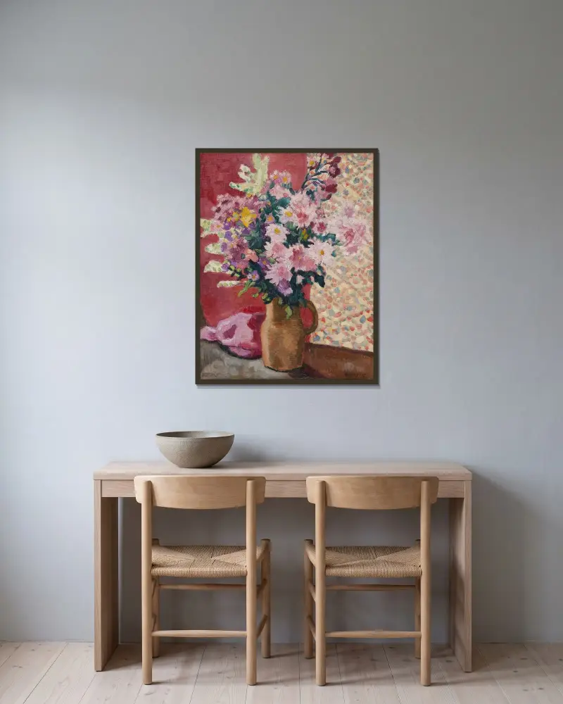 Rosa blommor i lerkanna av Louis Valtat inramad på en vägg