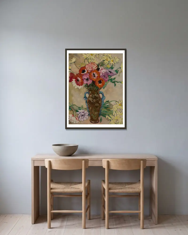 Vase décoré aux anémones et marguerites jaunes de savane av Louis Valtat inramad på en vägg