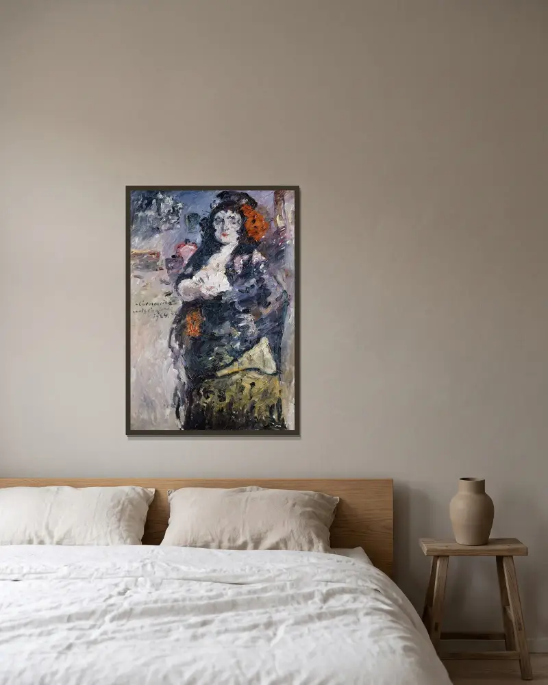 „Carmencita“, Porträt von Charlotte Berend-Corinth im spanischen Kostüm von Lovis Corinth gerahmt an einer Wand