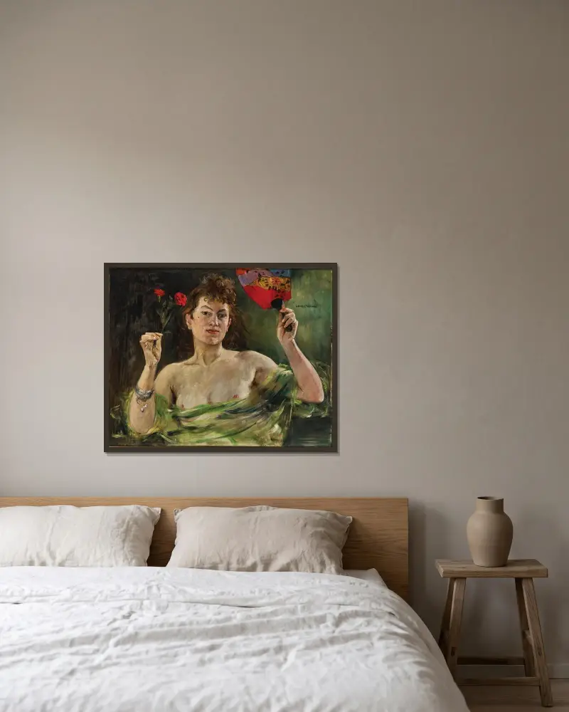 Flicka med solfjäder och nejlikor av Lovis Corinth inramad på en vägg