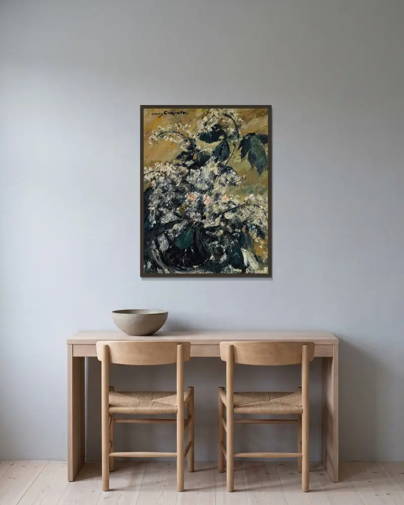 Kastanjeblommor av Lovis Corinth inramad på en vägg