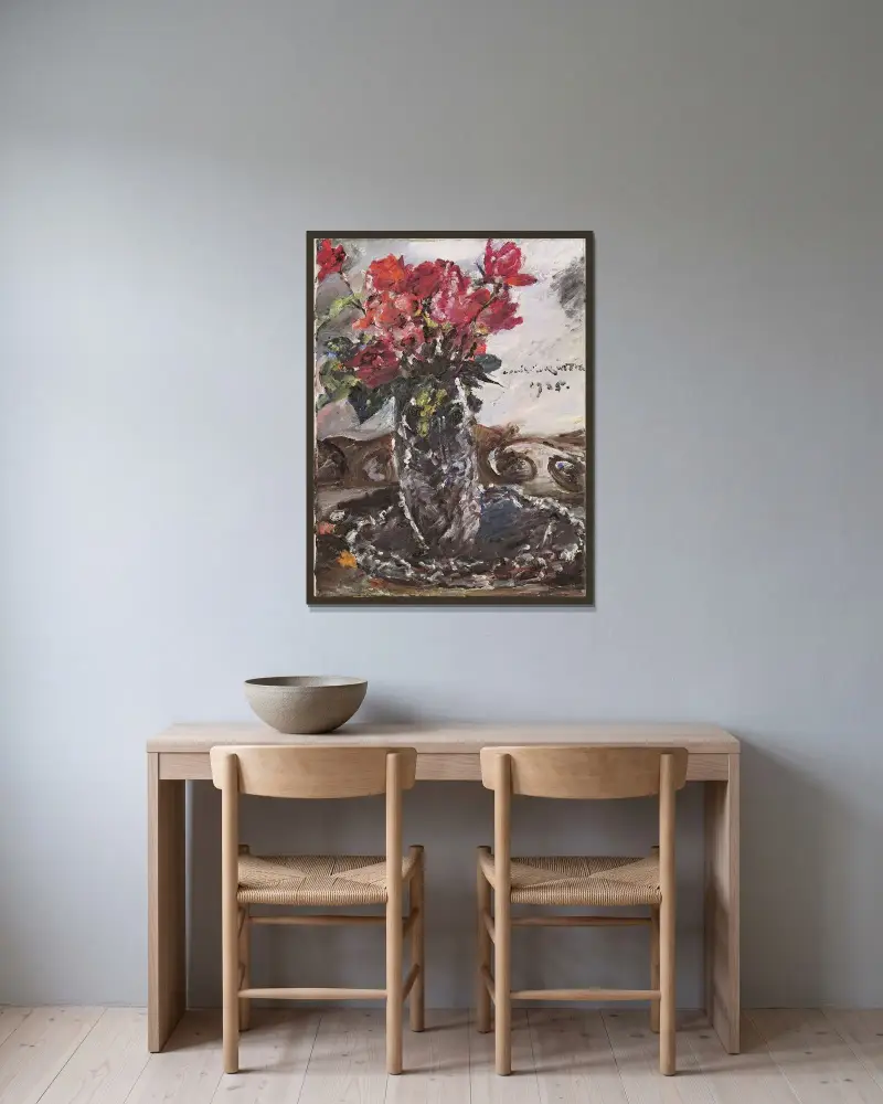 Rote Rosen von Lovis Corinth gerahmt an einer Wand
