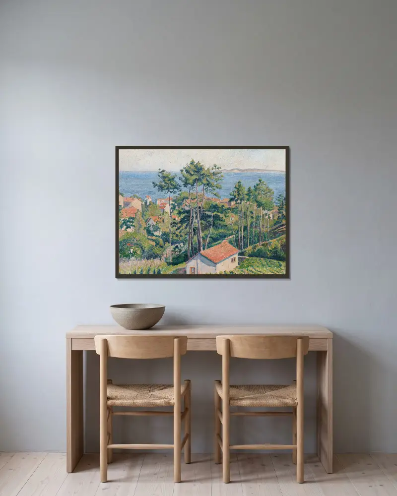 Vue du Lavandou avec mer bleue av Lucien Pissarro inramad på en vägg