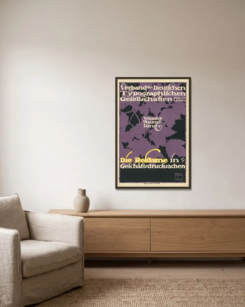 Verband der Deutschen Typographischen Gesellschaften Wanderausstellung Die Reklame in Geschäftsdrucksachen von Ludwig Hohlwein gerahmt an einer Wand