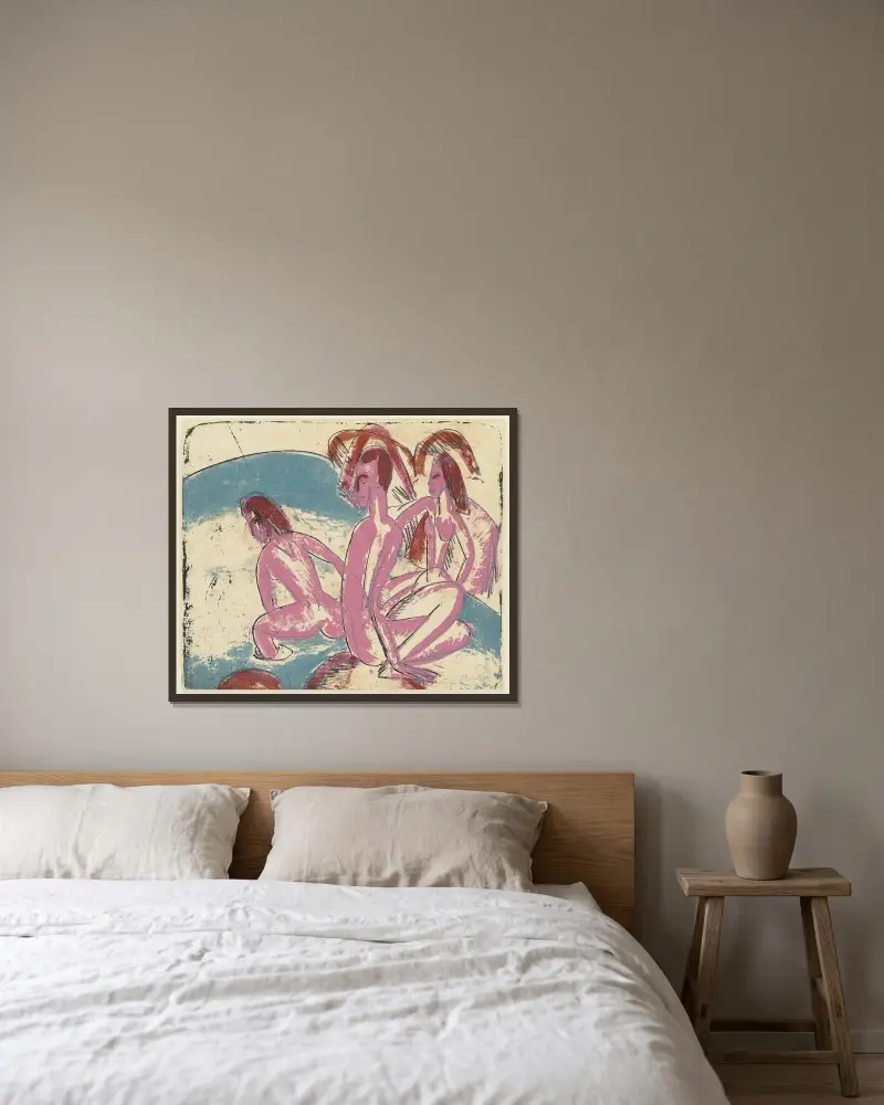 Drei Badende an Steinen, Fehmarn av Ernst Ludwig Kirchner inramad på en vägg