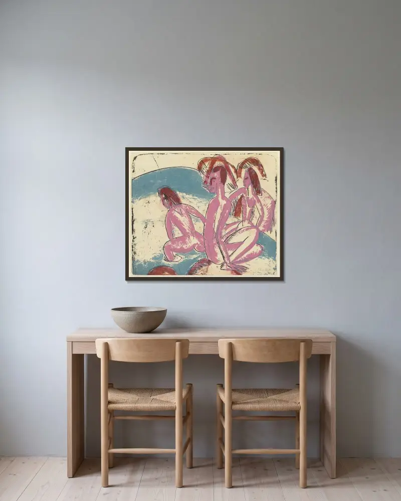 Drei Badende an Steinen, Fehmarn av Ernst Ludwig Kirchner inramad på en vägg
