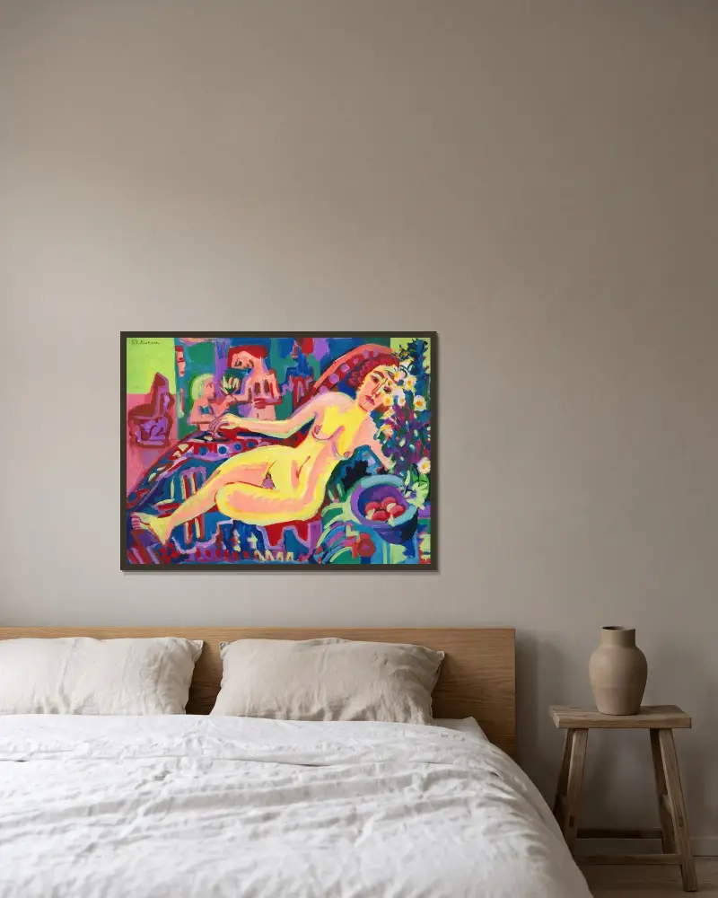 Nacktes Mädchen auf Diwan av Ernst Ludwig Kirchner inramad på en vägg