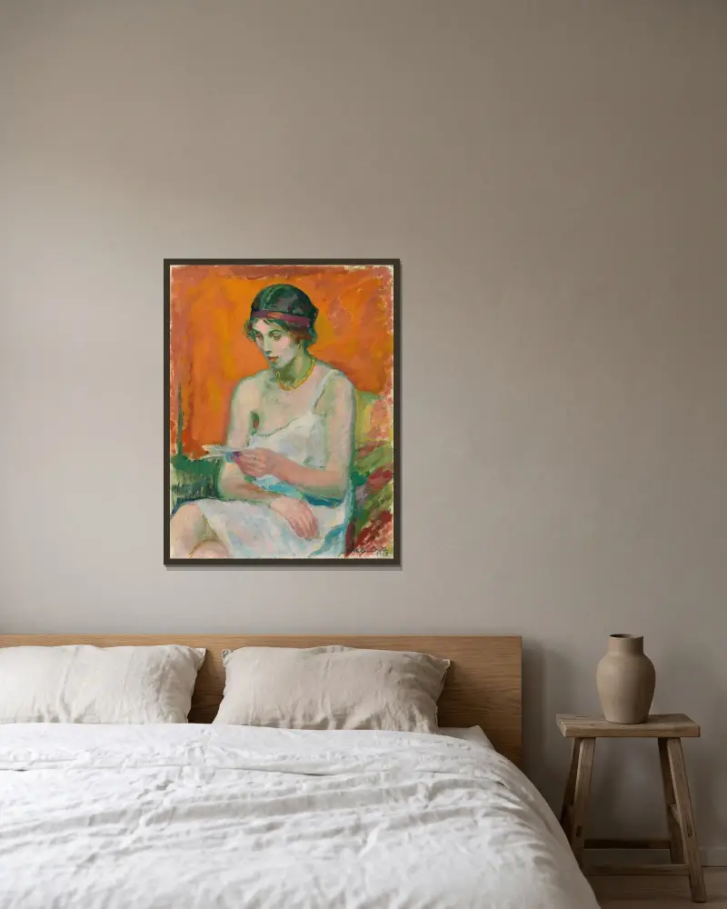 Kvinna i underkjol av Magnus Enckell inramad på en vägg