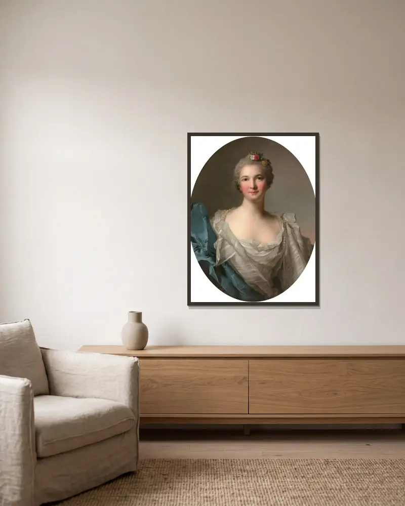 Porträt einer vornehmen Dame in weißem Kleid und blauem Vorhang von Jean-Marc Nattier gerahmt an einer Wand