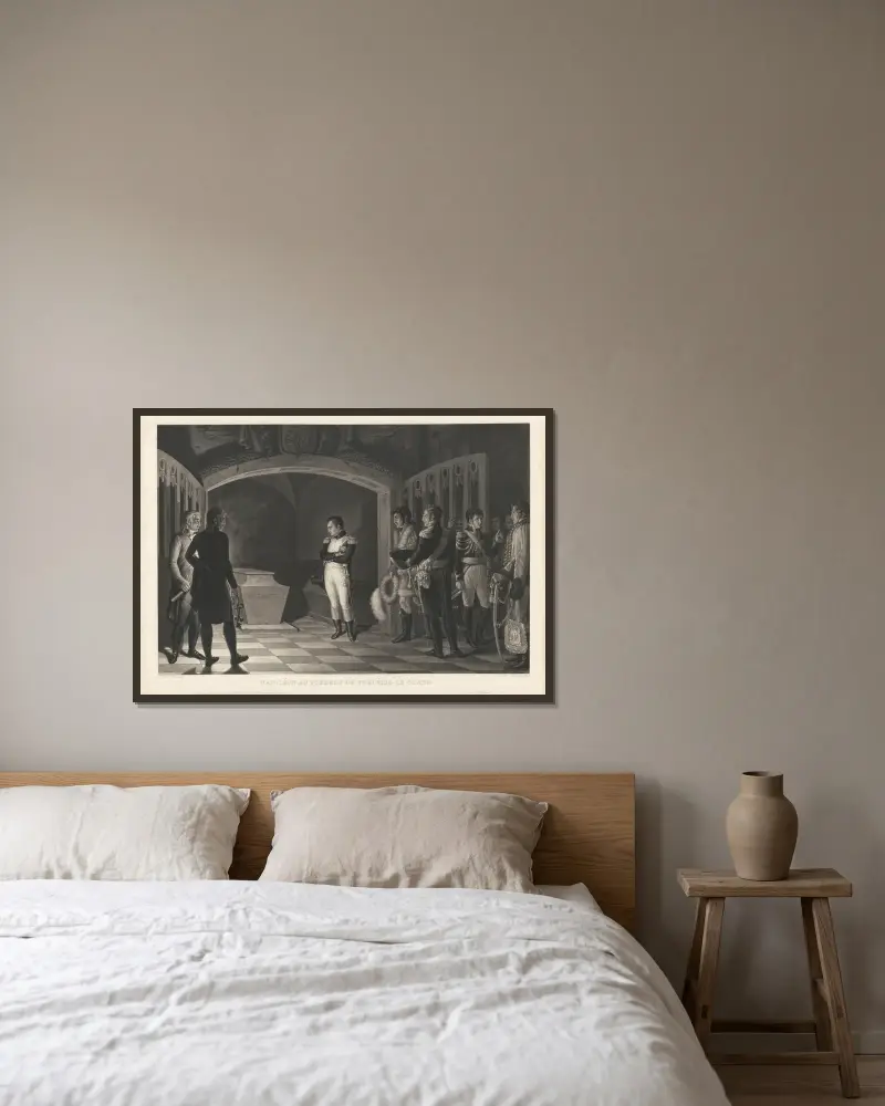 Napoléon au tombeau de Frédéric le Grand (after Marie-Nicolas Ponce-Camus) av Jean-Pierre-Marie Jazet inramad på en vägg
