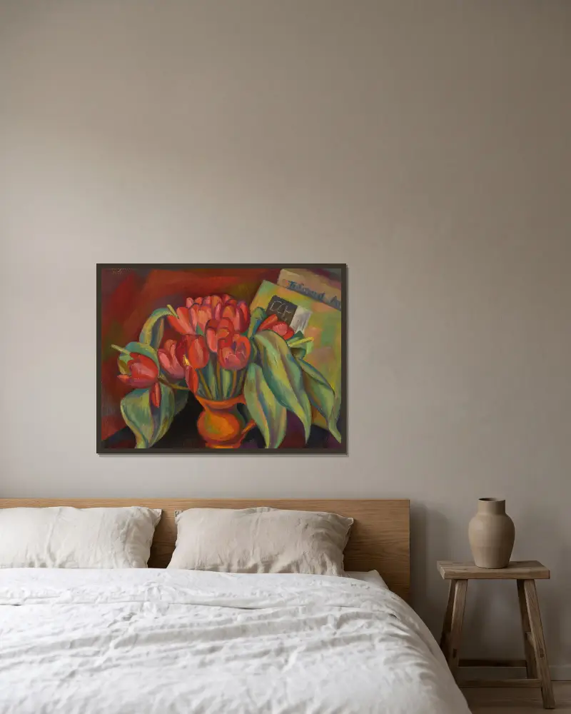Still Life with Red Tulips av Mark Gertler inramad på en vägg