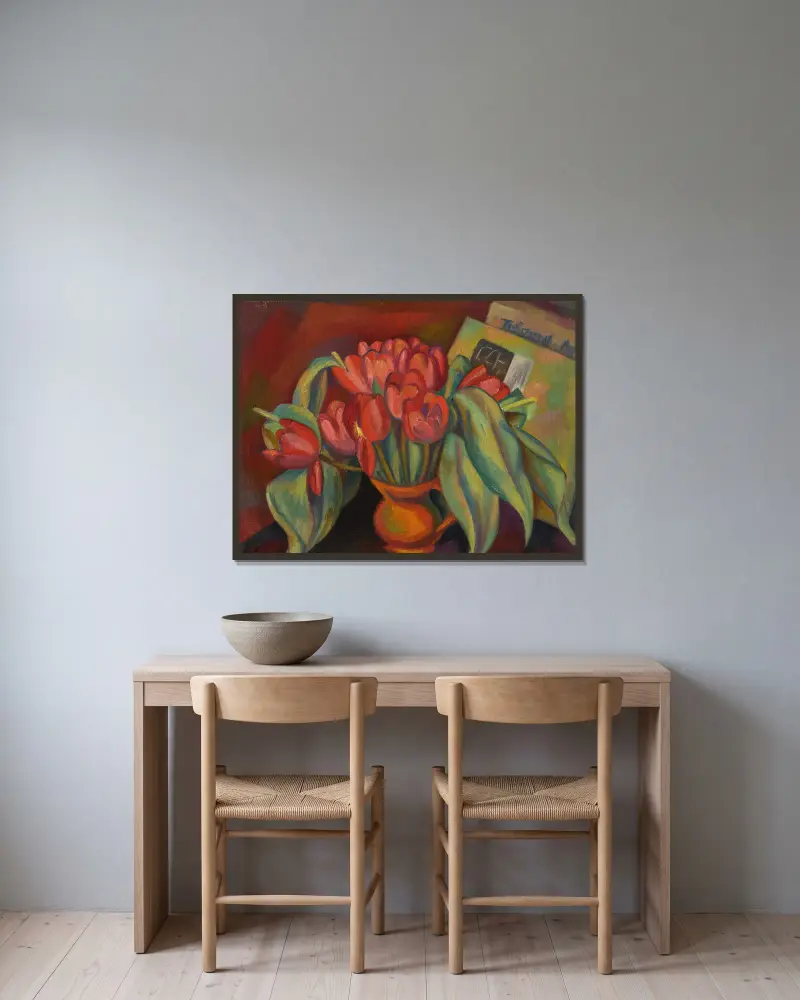 Still Life with Red Tulips av Mark Gertler inramad på en vägg