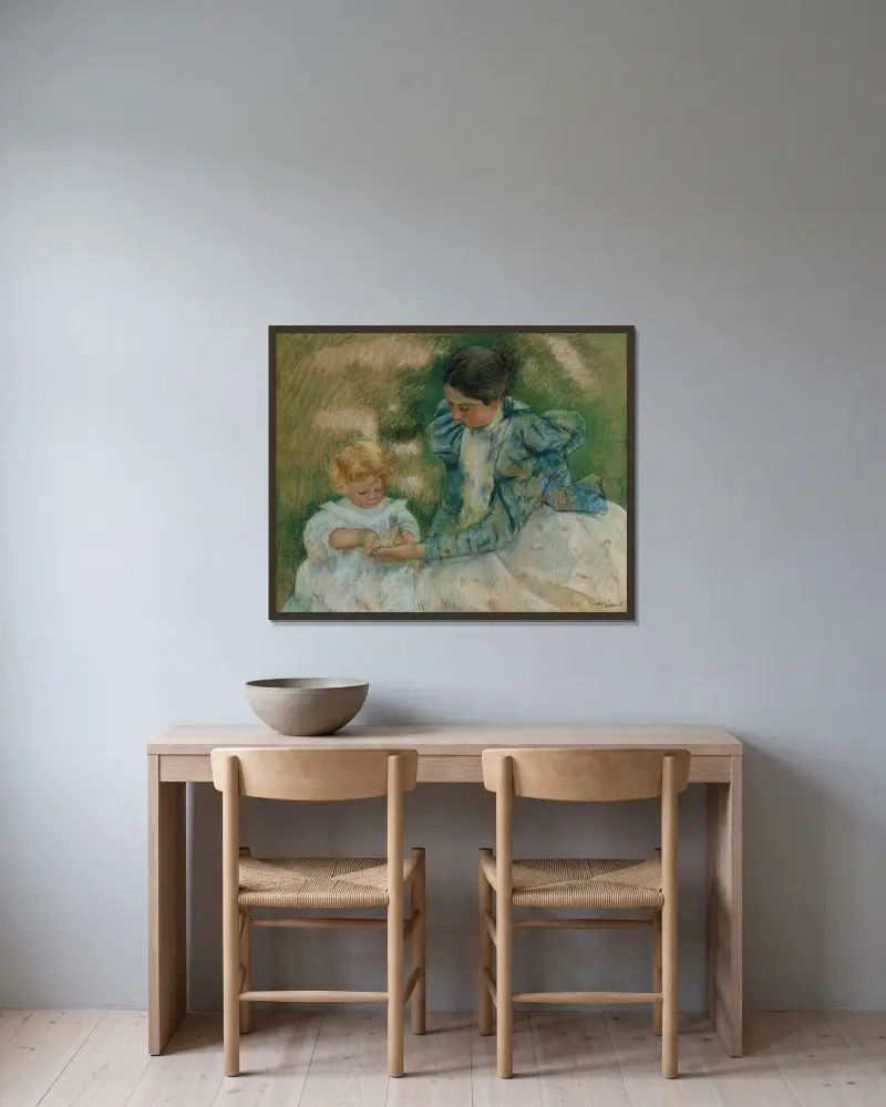 Mother Playing with Child av Mary Cassatt inramad på en vägg