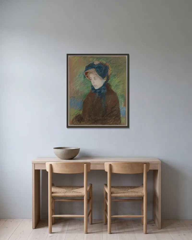 Susan in a Straw Bonnet av Mary Cassatt inramad på en vägg