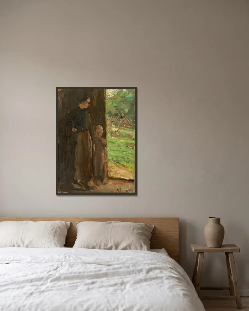 Bondkvinna med barn under dörren – kvinna och barn i ytterdörren av Max Liebermann inramad på en vägg