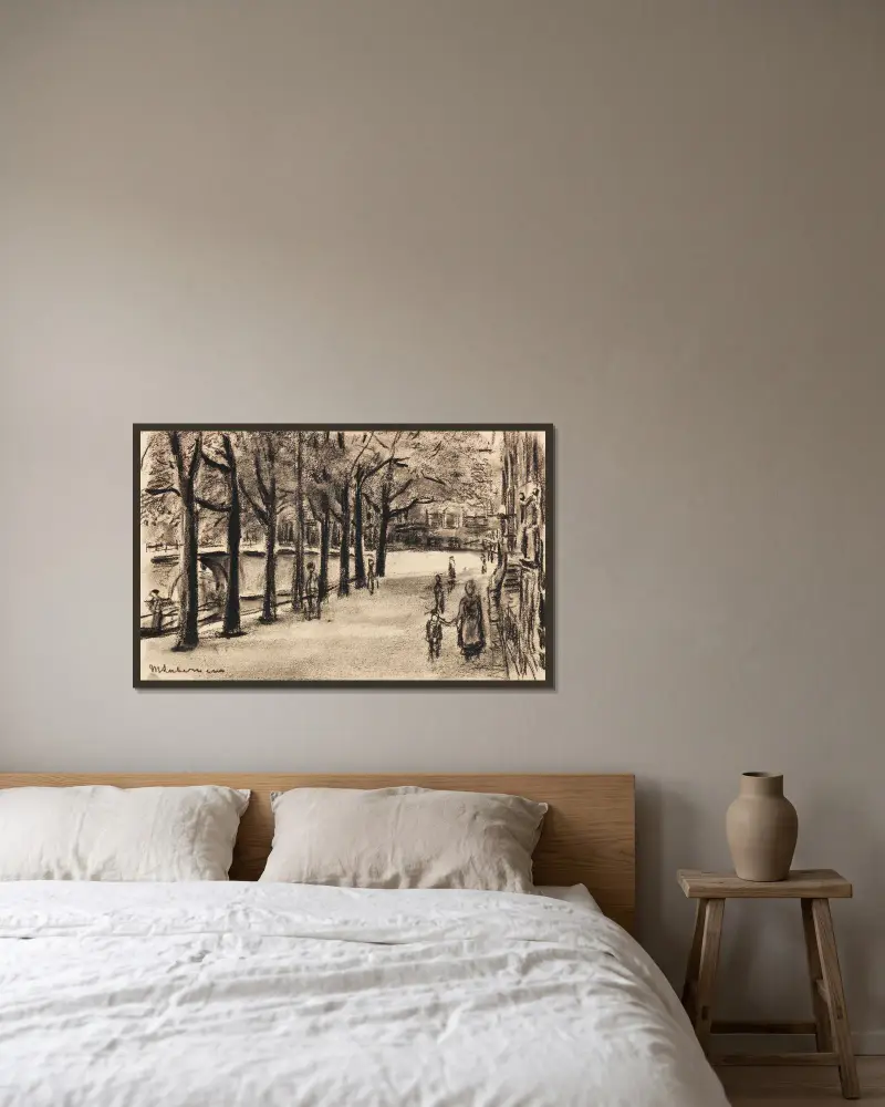 Kanal i Amsterdam med bro av Max Liebermann inramad på en vägg