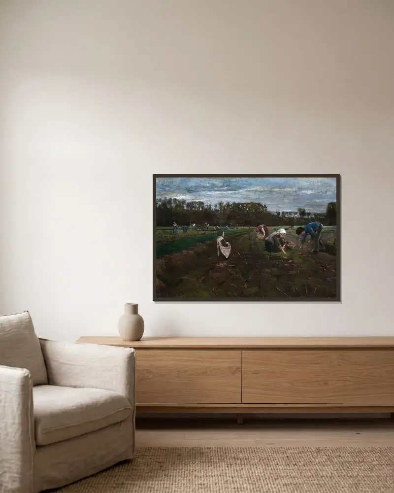 Kartoffelernte von Max Liebermann gerahmt an einer Wand